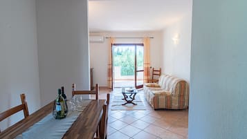 Apartment, 2 Bedrooms, Balcony | Interior