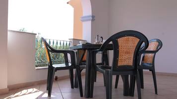 Apartment, 2 Bedrooms, Balcony | Outdoor dining
