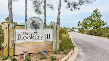 House, 3 Bedrooms, Balcony, Garden View | Property grounds