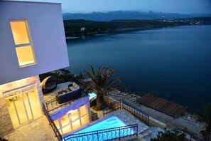 Vila, 4 quartos, sacada | Vista da propriedade