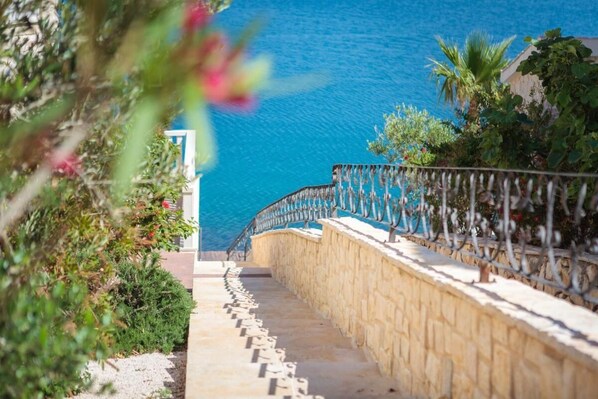 Vila, 4 quartos, sacada | Fachada