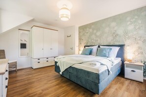 Unclassified image, 4 of 34, button