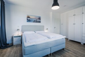 Unclassified image, 5 of 40, button