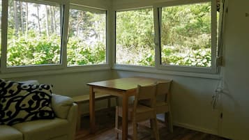 TV, mesa de pingue-pongue
