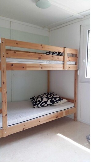 2 bedrooms, bed sheets