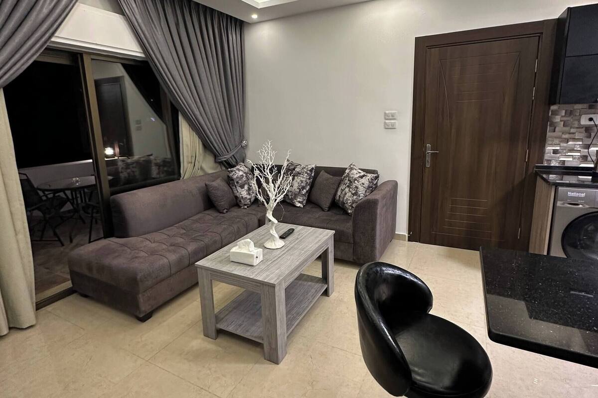 Apartment, 2 Bedrooms, Accessible, Smoking | Living area