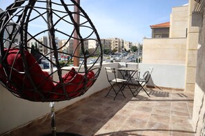 Appartement, 2 chambres, accessible aux personnes à mobilité réduite, fumeur | Restauration extérieure