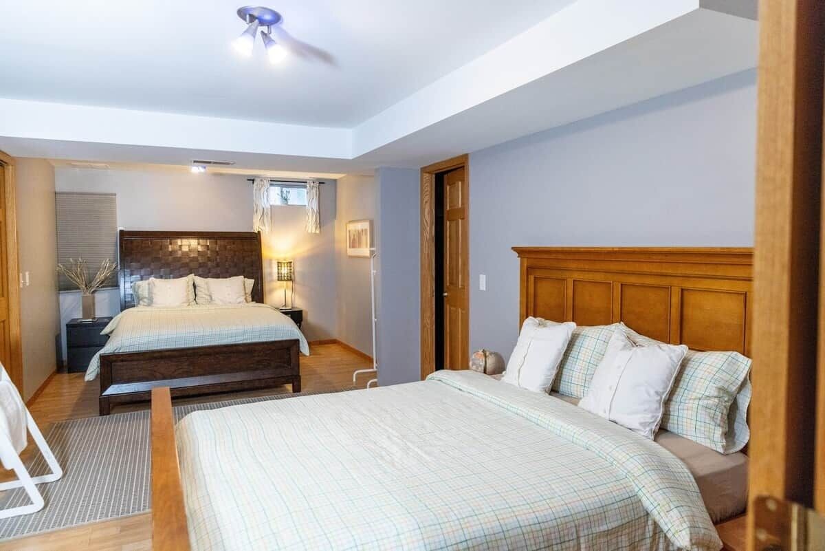 7 bedrooms, iron/ironing board, free WiFi, bed sheets