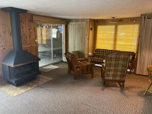 Interior - Cozy Clean Quaint Quiet Base Camp Cottage  (Roscommon)