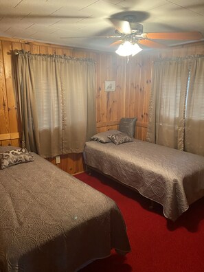 2 bedrooms, iron/ironing board, free WiFi, bed sheets - Cozy Clean Quaint Quiet Base Camp Cottage  (Roscommon)