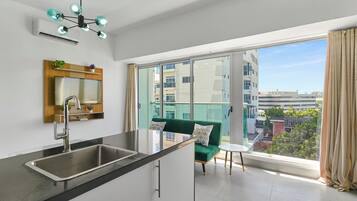Deluxe Apartment | Private kitchen | Full-size fridge, microwave, stovetop, dishwasher