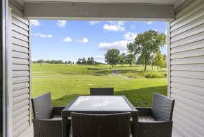 Outdoor dining - Gorgeous lodge with a view (Branson)