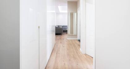 Top Floor Condo Close To Town Center And The Beach