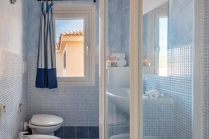 Apartemen, 1 kamar tidur, balkon | Kamar mandi
