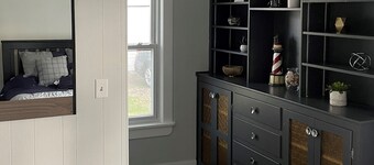 LOCATION LOCATION LOCATION! Short walk to beach, park, shops, restaurants & bars