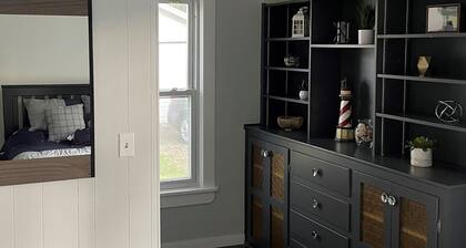 LOCATION LOCATION LOCATION! Short walk to beach, park, shops, restaurants & bars