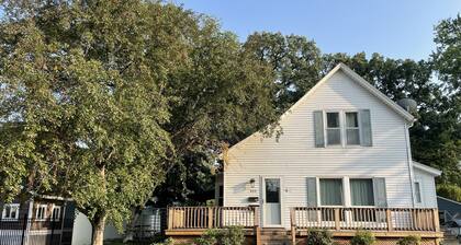 LOCATION LOCATION LOCATION! Short walk to beach, park, shops, restaurants & bars