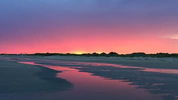 Am Strand, Liegestühle, Strandtücher