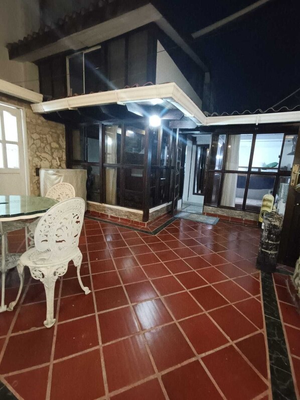 Outdoor dining - Lindo Apto Estudio Prado Terraza Privada (Barranquilla)