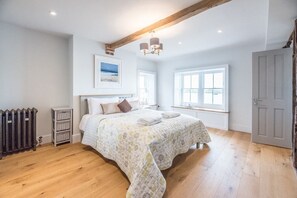3 bedrooms, iron/ironing board, WiFi, bed sheets - Quay View, Orford (Orford)