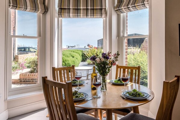 تناول الطعام