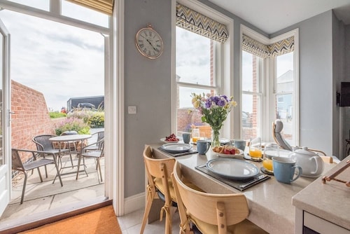 Swn-y-Don with a Sea View, Aldeburgh