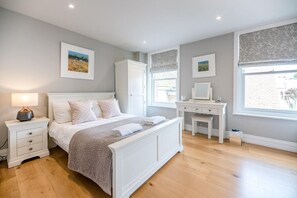 3 bedrooms, iron/ironing board, WiFi, bed sheets - Lyndhurst, Aldeburgh (Aldeburgh)