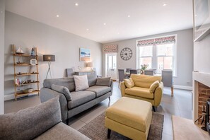 TV - Lyndhurst, Aldeburgh (Aldeburgh)