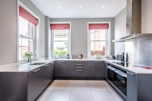 Fridge, microwave, oven, stovetop - Lyndhurst, Aldeburgh (Aldeburgh)