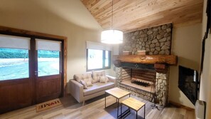 TV, fireplace