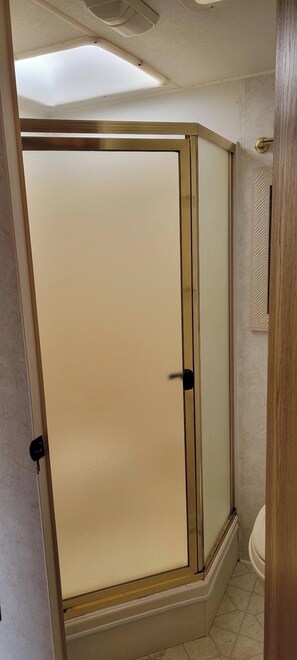 Dusche, Handtücher, Seife, Shampoo