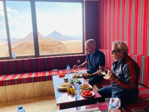 Petit déjeuner buffet compris tous les jours