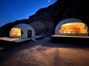 Luxury-Zelt, eigenes Bad, Bergblick | Bettwäsche aus ägyptischer Baumwolle, hochwertige Bettwaren