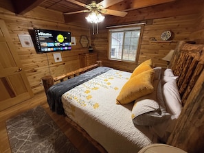 3 bedrooms, free WiFi, bed sheets, wheelchair access - Family Reunion! Fire pit, Hiking, Yellowstone! 220 EV Charger, Smart TVs, Arcade (Ashton)
