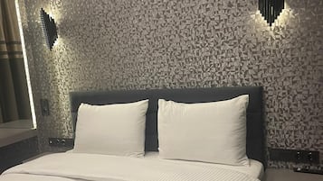 Standard Double Room | Desk, soundproofing