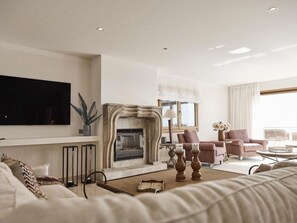 TV, fireplace