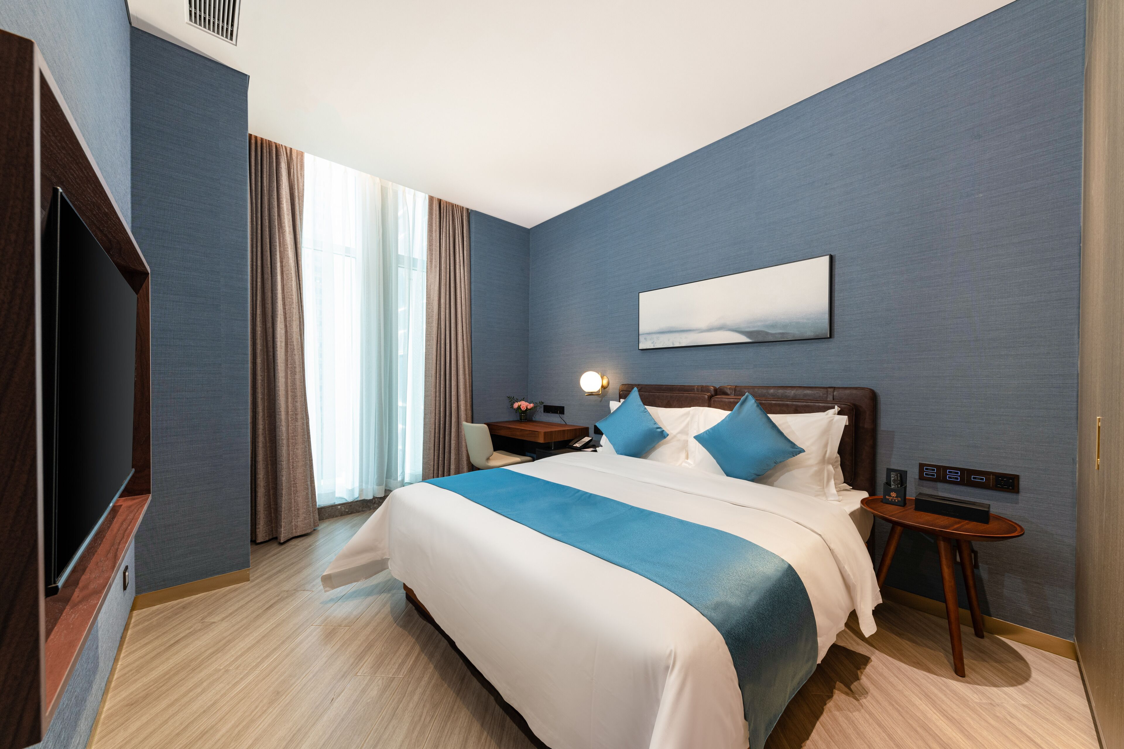 Down comforters, minibar, in-room safe, desk
