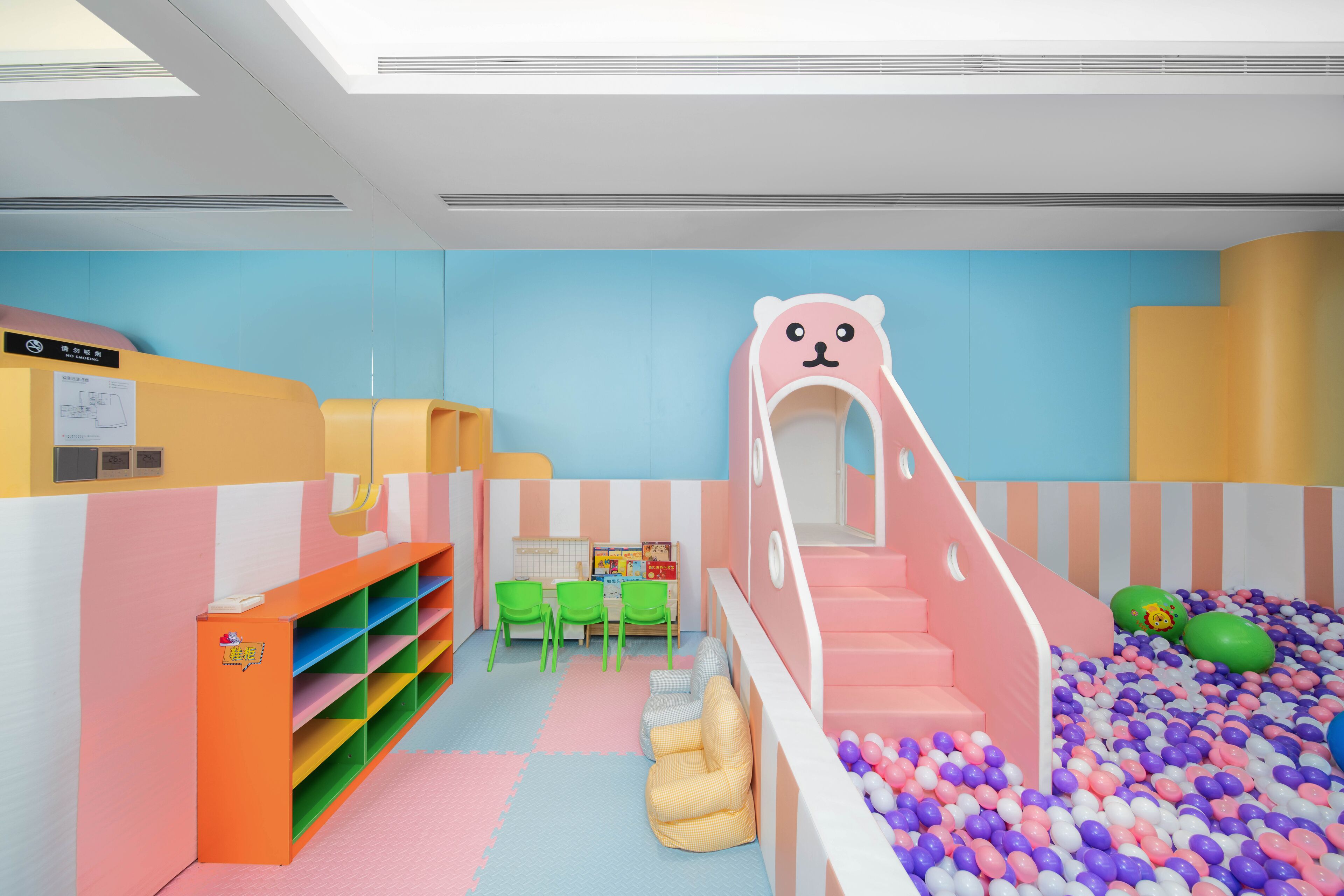 พื้นที่เล่นสำหรับเด็ก - ในร่ม