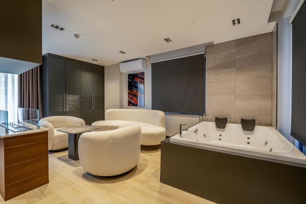 Premium Room | Premium bedding, memory foam beds, free minibar items, in-room safe