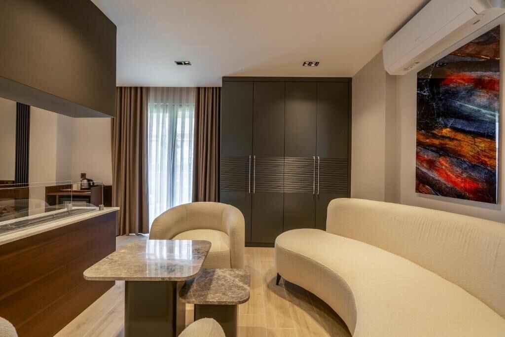ห้องพรีเมียม | เครื่องนอนระดับพรีเมียม, เตียงเมมโมรีโฟม, มินิบาร์ฟรีบางอย่าง