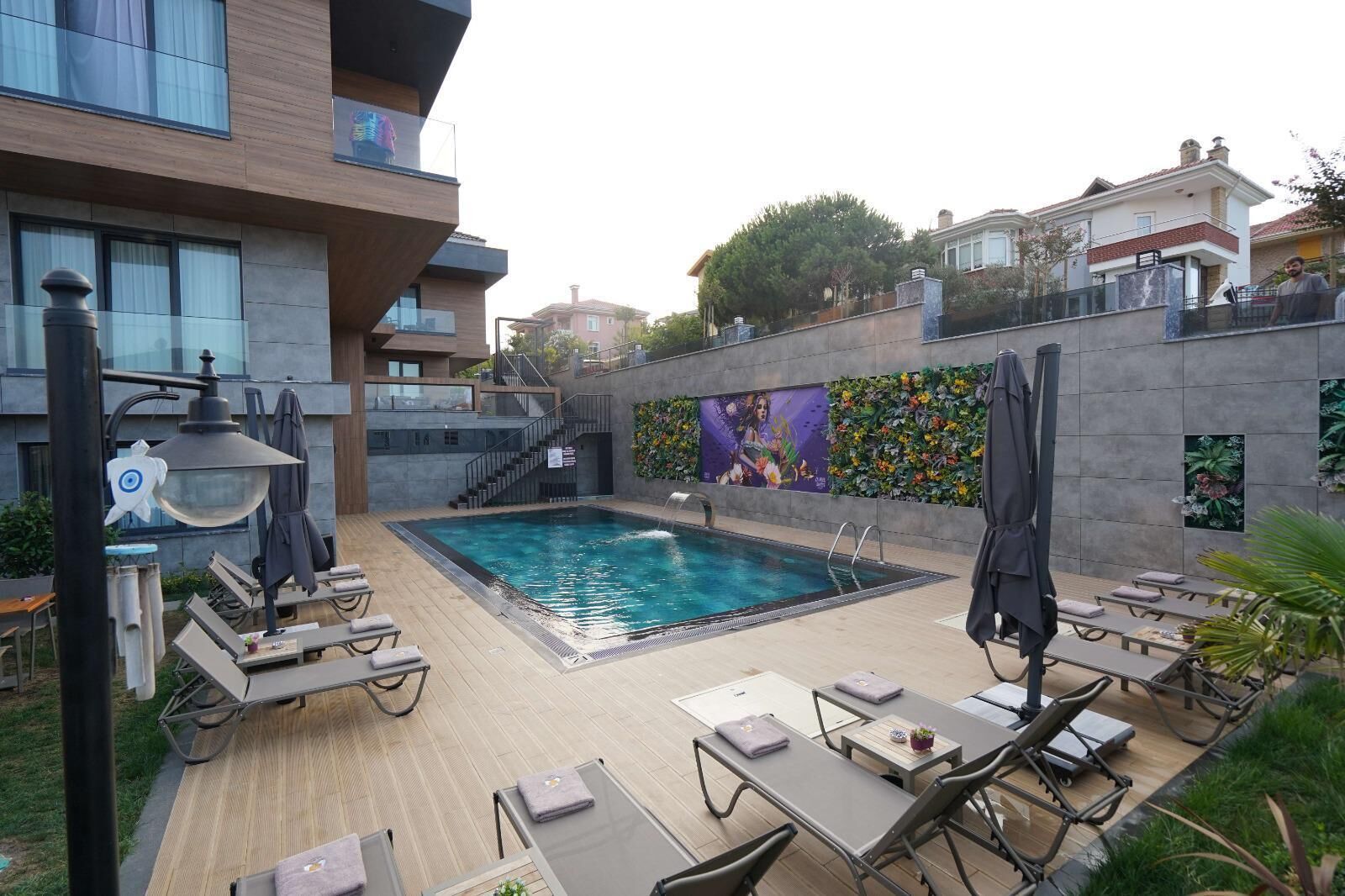 حمّام سباحة خارجي موسمي، حمّام سباحة مُدفَّأ