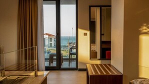 Premium Jacuzzi Room with Fireplace | 部屋からの景観