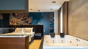 Premium Jacuzzi Room with Fireplace | 客室の設備とサービス