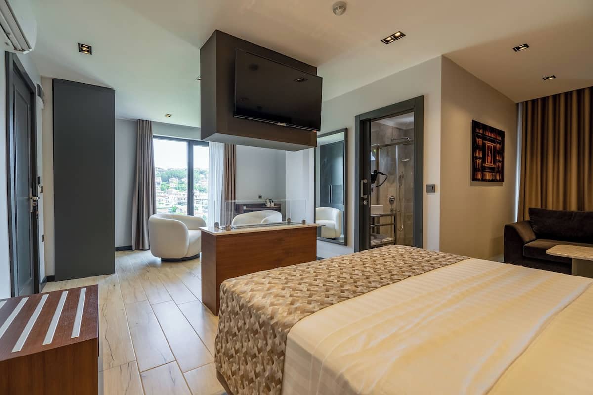 Grand kamer, 1 slaapkamer | 1 slaapkamer, luxe beddengoed, bedden met traagschuimmatras