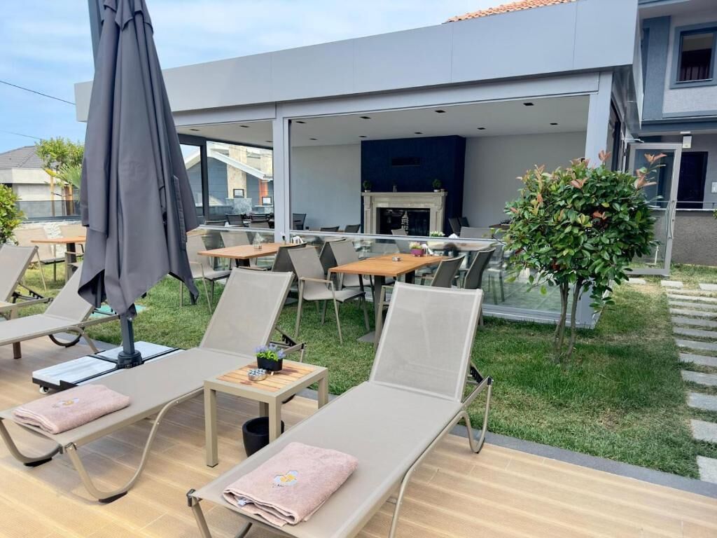 Seasonal outdoor pool, a heated pool, pool umbrellas, pool loungers