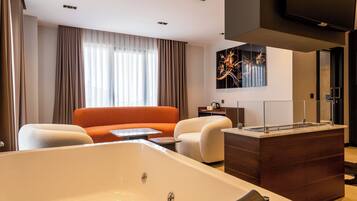 Premium Room, 1 Queen Bed, Sea View | Jetted tub