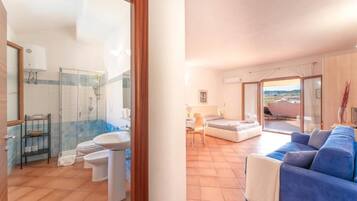 Apartment, Multiple Bedrooms, Balcony | Interior