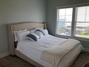 2 bedrooms, free WiFi - Sun-kissed Mermaid / 846 Ocean Blvd West 2 Bedroom Home by RedAwning (Supply)