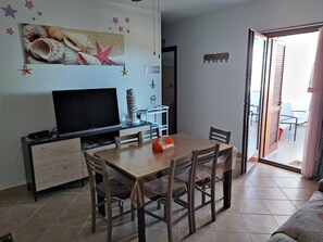 Apartment, 2 Schlafzimmer, Balkon | Speisen