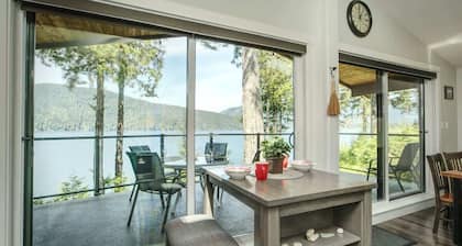 Oceanfront view 2 entertainment areas - Backyard